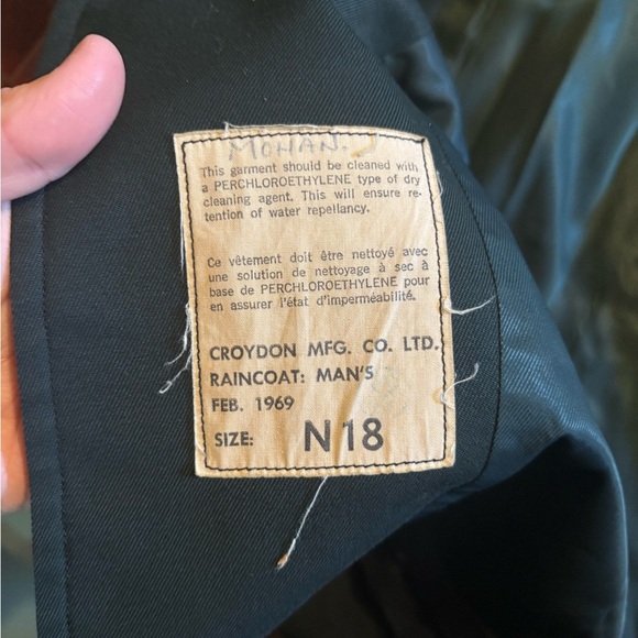 Vintage Elegant Black Trench Coat for Men - Picture 5 of 8